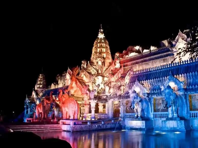 Traditional Thai dancers in elaborate costumes at Siam Niramit show